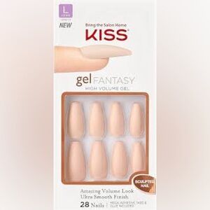 KISS Gel Fantasy Sculpted gel manicure